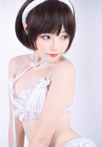 日韩服装美女模特图片_高清超清免费观看